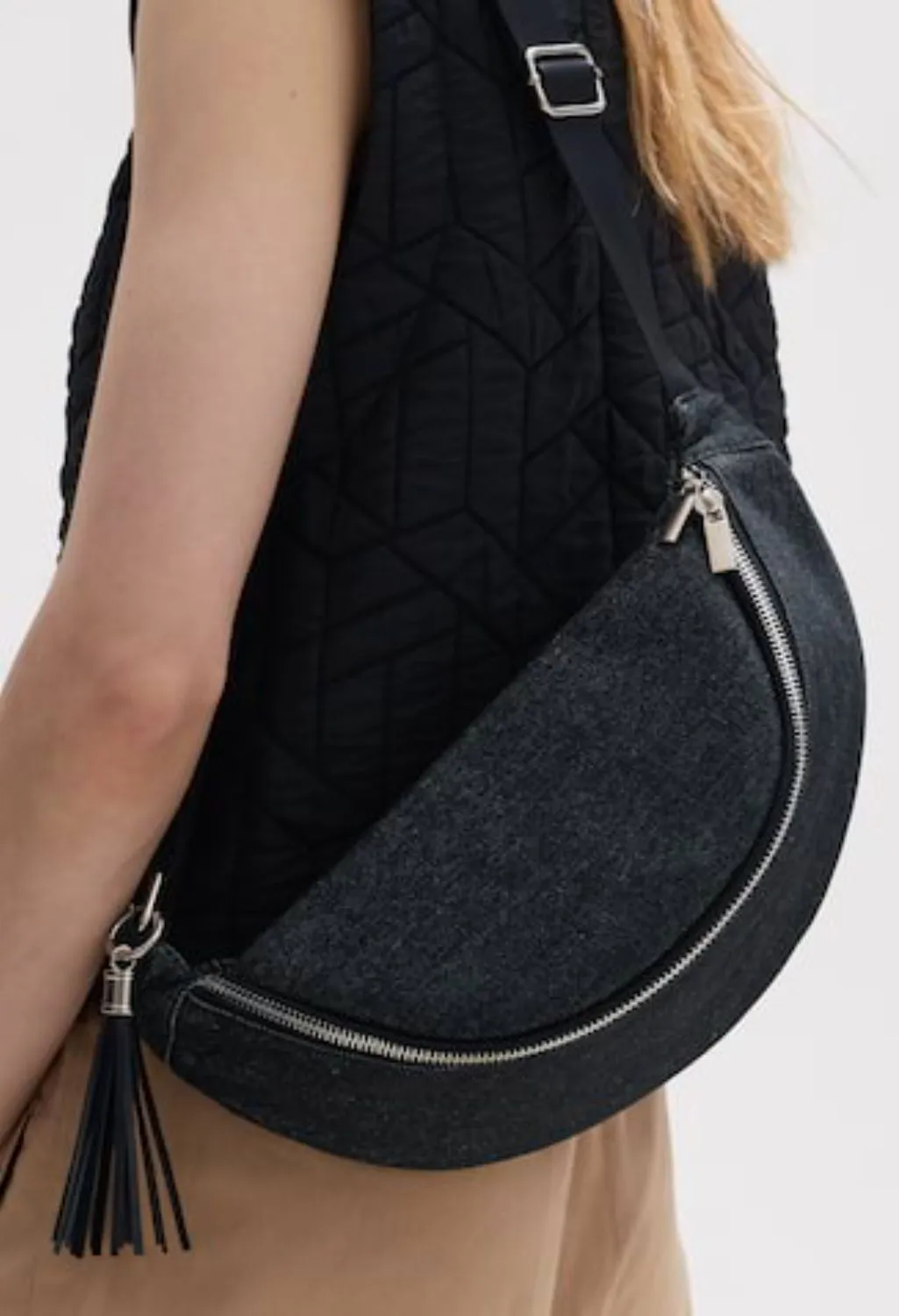 Arinsa Cross Body Bag