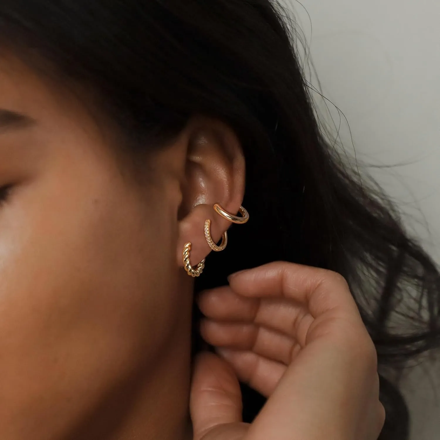 ASCOMY 6 Pairs Gold Hoop Earrings Set - Twisted Huggie Hoops 14K Gold/Silver/White Gold Plated Lightweight Hypoallergenic Chunky Open Hoop Earrings Set Jewelry Gifts for Women