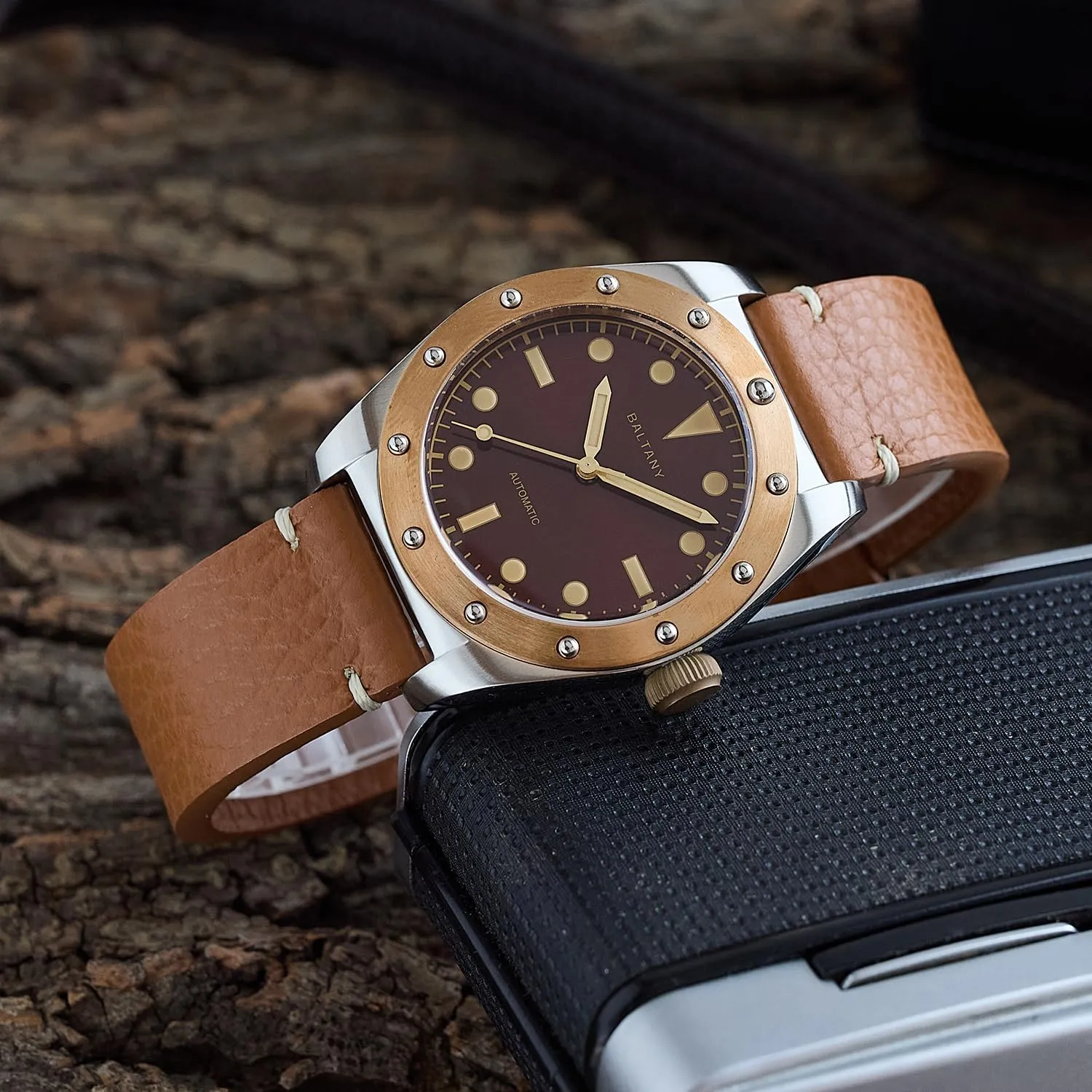 B4030 Bronze Watches for Men Vintage Wristwatch NH38 Movement Stainless Steel 40mm Automatic Watch