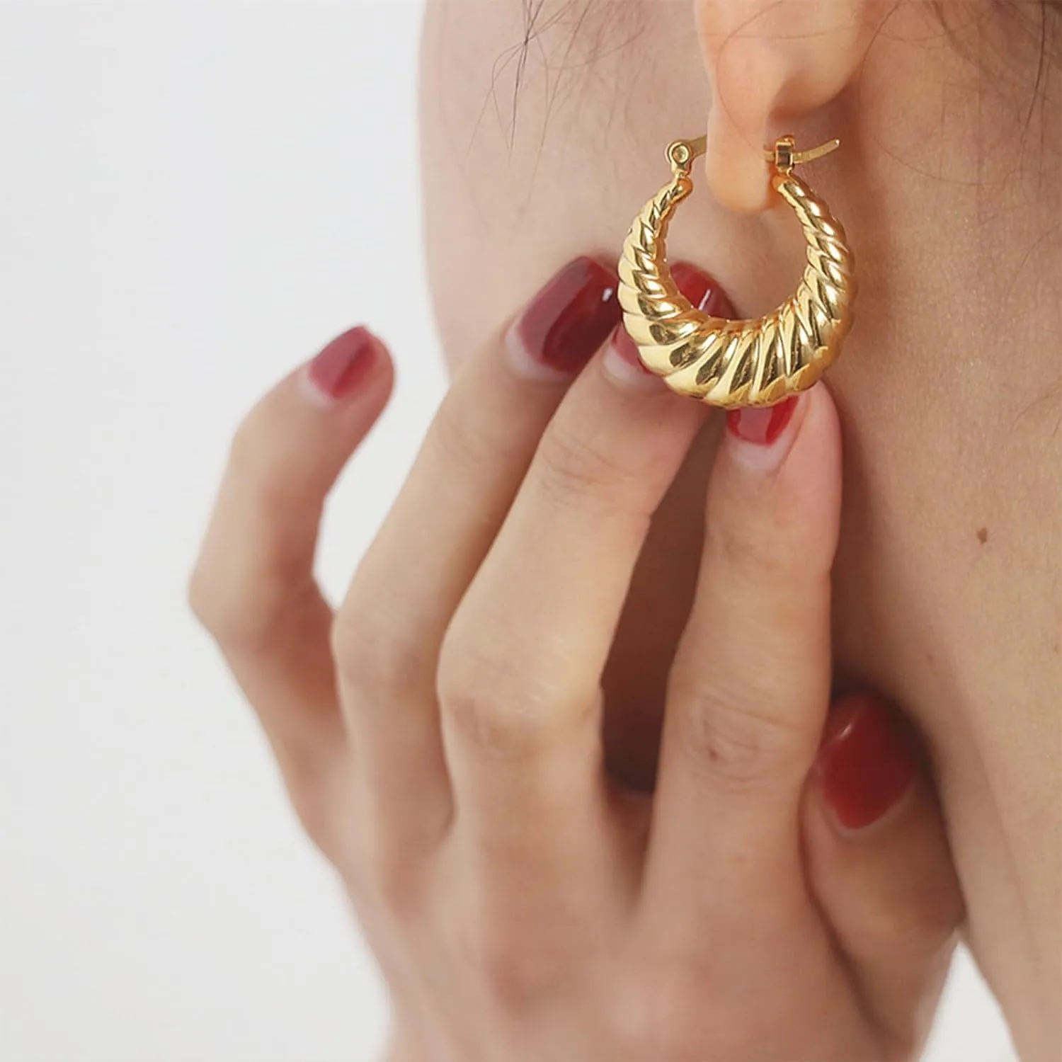 Chunky Hoop Earrings for Women,18K Gold Large Thick Plain Croissant Hammered Hoop Earrings Trendy Huggie Hoops Earrings