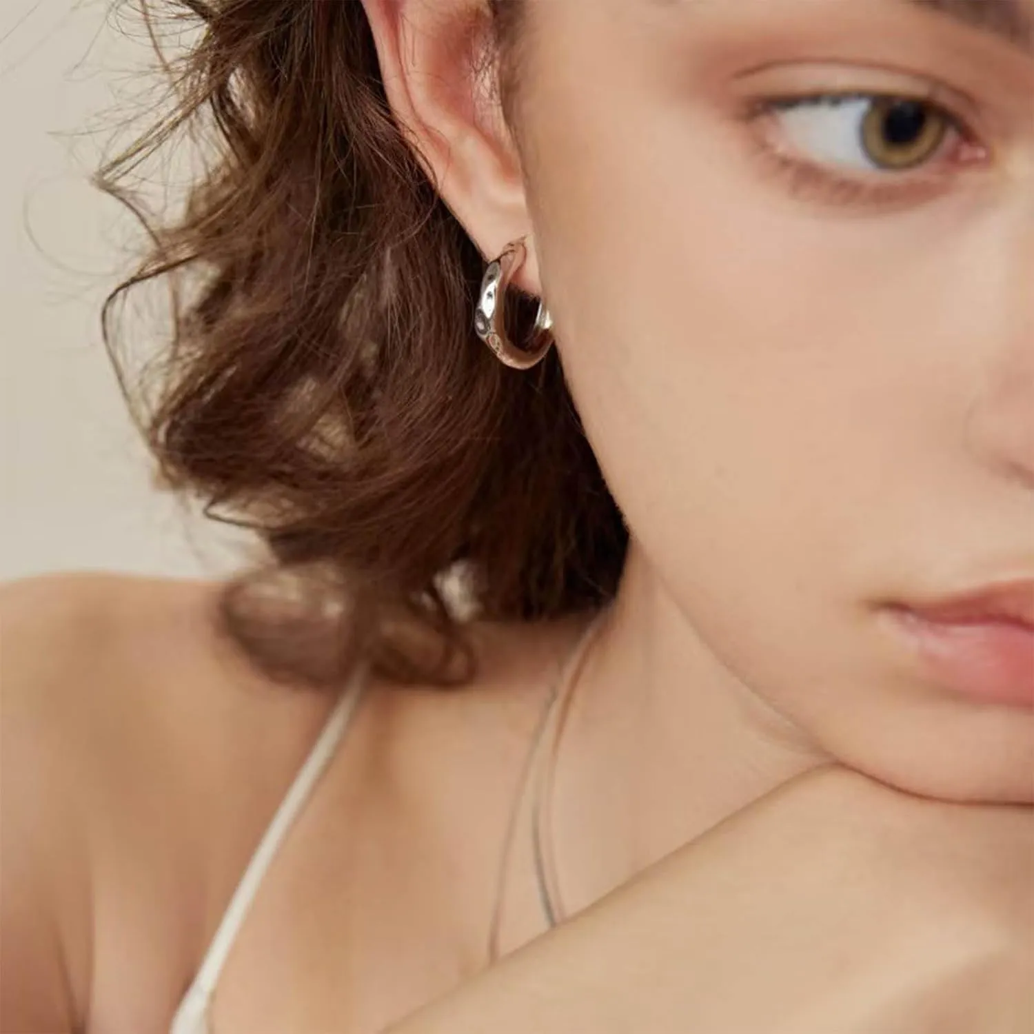 Gold Hoop Earrings Small Hoop Huggie Earrings Metal Chunky Hoop Earrings Minimalist Gold Earrings Hammered Round Hoop Earrings Jewelry for Women