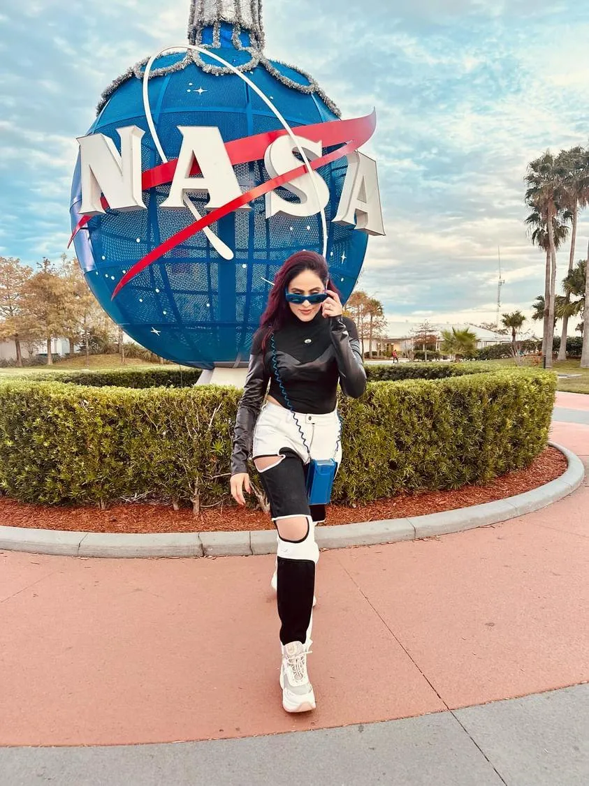 SLAY. Women's Side Cutout Black & White Colorblock Denim Jeans