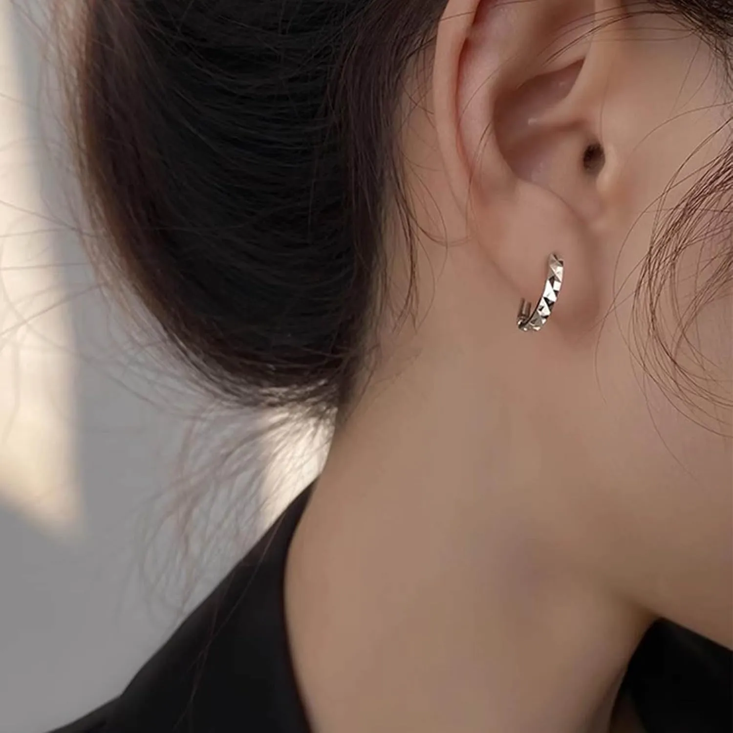 Thin Round Huggie Hoop Earrings Tiny Gold Hoop Earrings Textured Metal Hoop Earrings Minimalist Cartilage Hoop Earrings Jewelry for Women